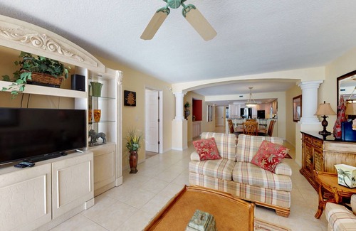 Redington Beach Condo | 232 m² Condo ∙ 3 bedrooms ∙ 6 guests