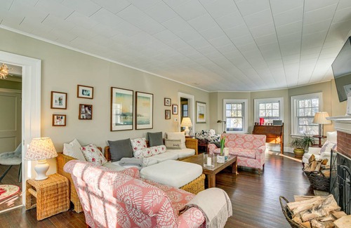 Poughkeepsie House | 236 m² House ∙ 4 bedrooms ∙ 8 guests