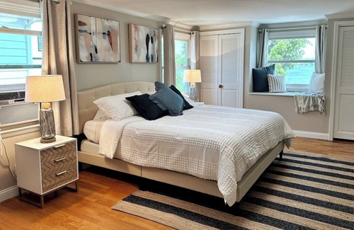 Edwardsburg House | 23822 S Shore Dr - Cascade Cove · Eagle Lake Front Sleeps 14, 28 min to Notre Da