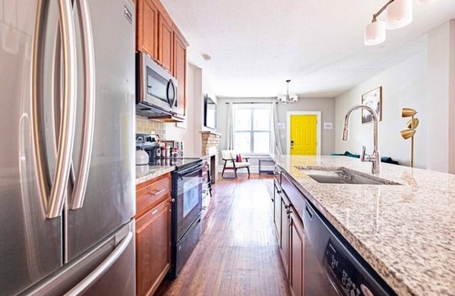 Old North Columbus House | 2394 Indiana (SIDE) · Perfect For Groups & Families-5 Bedroom Cozy Home