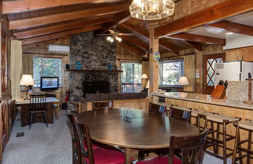 North Wawona Cabin | (23B) Robin's Nest at The Redwoods In Yosemite