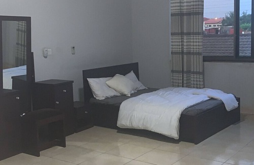 Tema Villa | 24/7 Secured Gated Community - Luxurious 5 Bedroom Holiday Villa - Tema