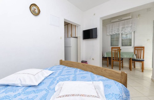 Pirovac Apartment | 24 m² Apartment ∙ 2 guests