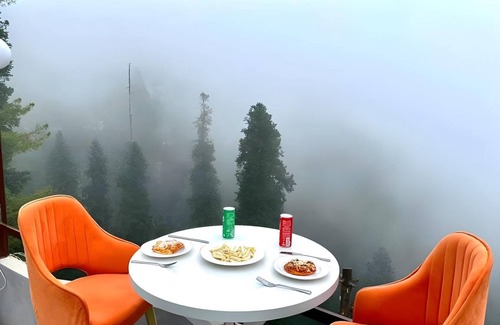 Nathia Gali Hotel | 24 m² Hotel ∙ 4 guests