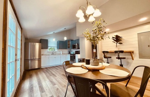 Middletown House | #24 *Serenity* A Lakefront Cottage Retreat