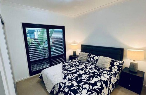 Sandstone Point House | 240 m² House ∙ 5 bedrooms ∙ 8 guests