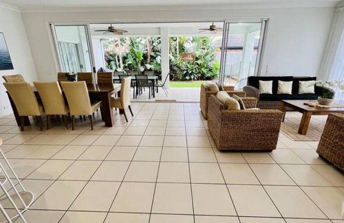 Sandstone Point House | 240 m² House ∙ 5 bedrooms ∙ 8 guests
