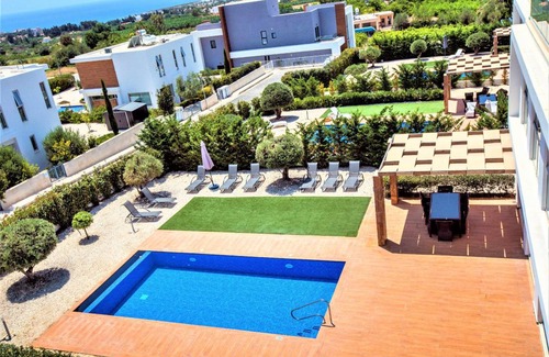 Peyia Town House | 240 m² House ∙ 4 bedrooms ∙ 8 guests