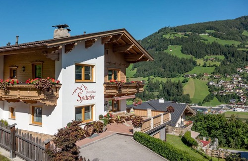 Hippach House | 240 m² House ∙ 9 bedrooms ∙ 22 guests