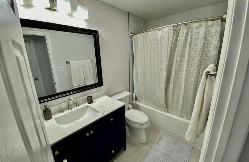 Gainesville House | 2400 heated sqft Centrally located majestic house with king beds
