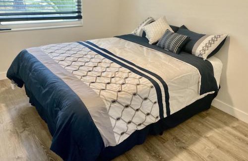 Gainesville House | 2400 heated sqft Centrally located majestic house with king beds