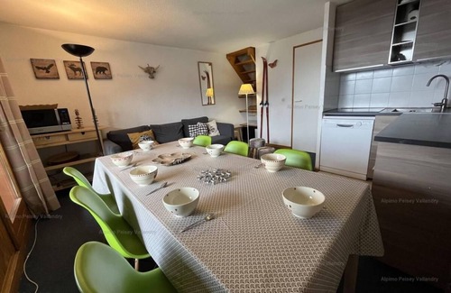 Vallandry Apartment | 240m from resort center, 1st floor, balcony, tv, ski locker, 45m², Peisey-Vallandry