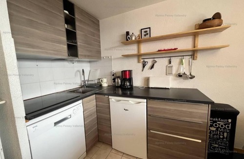 Vallandry Apartment | 240m from resort center, 1st floor, balcony, tv, ski locker, 45m², Peisey-Vallandry