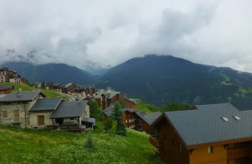 Vallandry Apartment | 240m from resort center, 1st floor, balcony, tv, ski locker, 40m², Peisey-Vallandry