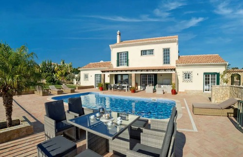 Fialho Villa | 245 m² Villa ∙ 4 bedrooms ∙ 8 guests