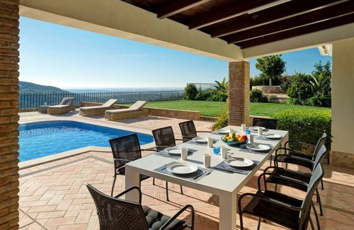 Fialho Villa | 245 m² Villa ∙ 4 bedrooms ∙ 8 guests