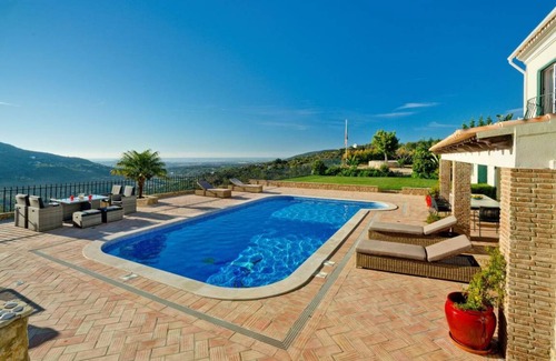 Fialho Villa | 245 m² Villa ∙ 4 bedrooms ∙ 8 guests