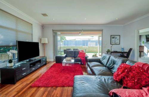 Rivervale House | 248 m² House ∙ 4 bedrooms ∙ 6 guests