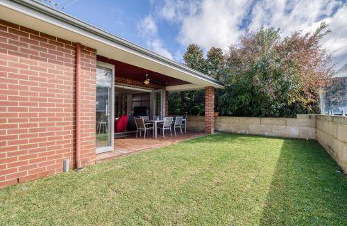Rivervale House | 248 m² House ∙ 4 bedrooms ∙ 6 guests