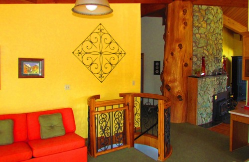 Midpines House | 25 ACRES OF PRIVATE SOLITUDE. Close to Yosemite~Hot Tub