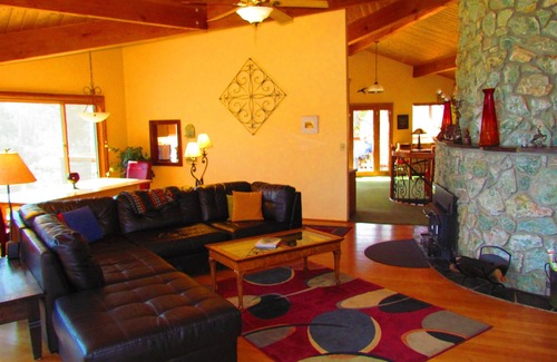 Midpines House | 25 ACRES OF PRIVATE SOLITUDE. Close to Yosemite~Hot Tub