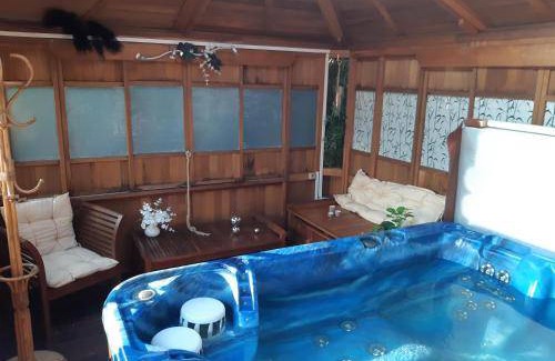 Cailloux-sur-Fontaines Bed & Breakfast | 25 m² Bed and breakfast ∙ 2 bedrooms ∙ 4 guests