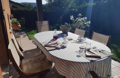 Cailloux-sur-Fontaines Bed & Breakfast | 25 m² Bed and breakfast ∙ 2 bedrooms ∙ 4 guests