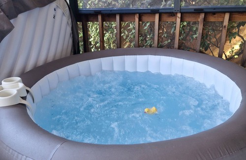 Lorgues Ski Chalet | 25 m2 chalet + screened terrace, private spa, garden, shared pool