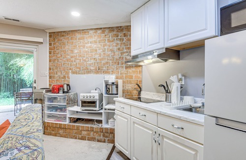 Simpsonville Apartment | < 25 Mi to Downtown Baltimore & DC: Apt w/Deck