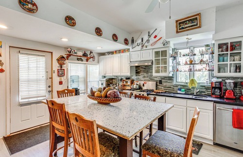 De Pue House | 25 Mi to Starved Rock State Park - DePue Retreat