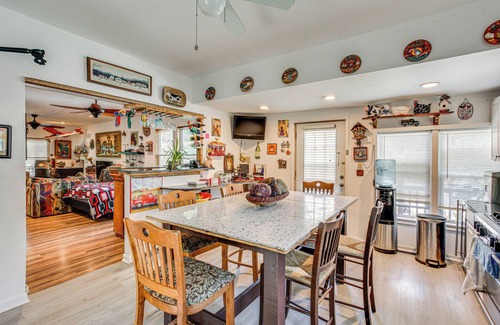 De Pue House | 25 Mi to Starved Rock State Park - DePue Retreat