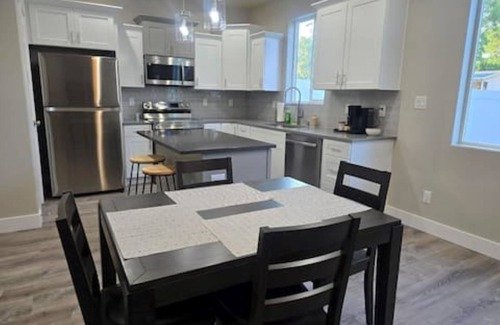 Elko House | #25 New 3-bedroom house with WiFi and AC in Elko