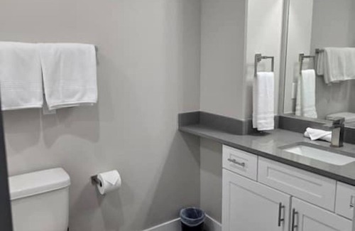 Elko House | #25 New 3-bedroom house with WiFi and AC in Elko