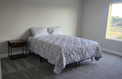 Elko House | #25 New 3-bedroom house with WiFi and AC in Elko
