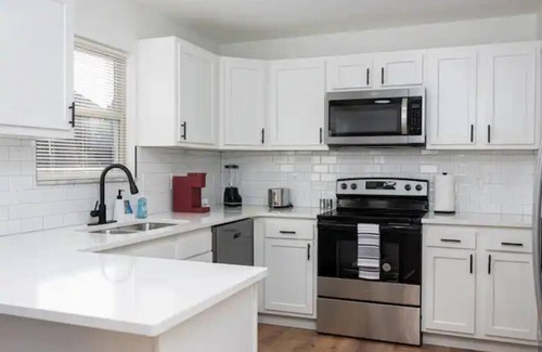 Columbus House | 25% OFF: Spacious 4 bedroom-Pet Friendly-Fenced