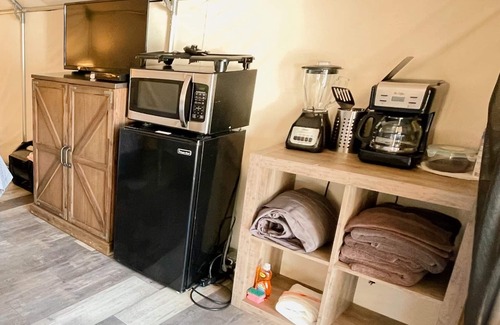 Fentress Cabin | #25 Son's River Ranch - Glamping Cabin