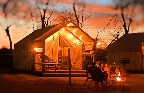 Fentress Cabin | #25 Son's River Ranch - Glamping Cabin