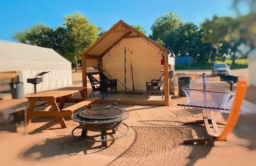 Fentress Cabin | #25 Son's River Ranch - Glamping Cabin