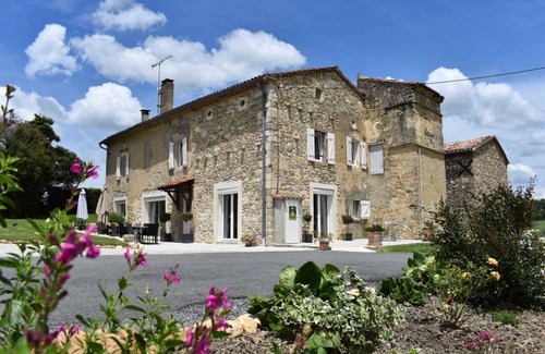 Saint-Julien-du-Puy House | 250 m² Gîte ∙ 7 bedrooms ∙ 14 guests