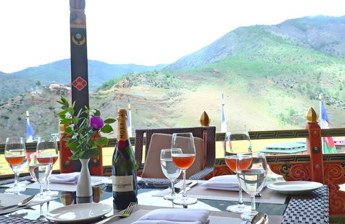Paro Hotel | 250 m² Hotel ∙ 2 guests