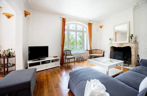 Ver-sur-Mer House | 250 m² House ∙ 4 bedrooms ∙ 6 guests