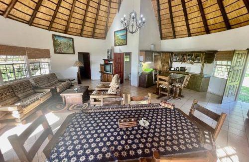 Chidenguele Cabin | 250 m² Lodge ∙ 4 bedrooms ∙ 8 guests