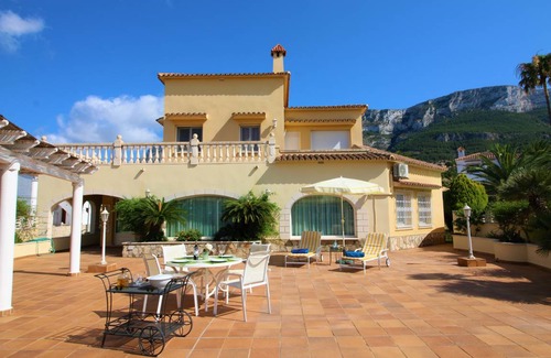 Denia Villa | 250 m² Villa ∙ 3 bedrooms ∙ 6 guests