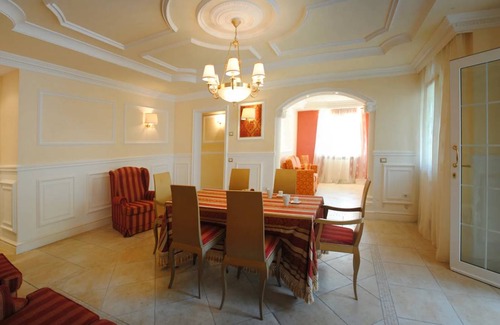 Montelabbate Villa | 250 m² Villa ∙ 5 bedrooms ∙ 11 guests