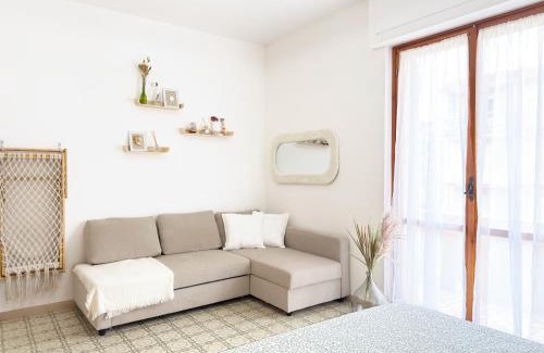 Ceriale Apartment | 250 mt dal mare - Relax con Fresco Balcone