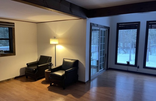 Rochester House | 250ft sandy lakefront oasis - 3BR/2BA