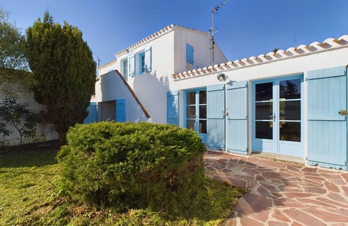 Noirmoutier-en-l'Ile Ski Chalet | 250m from Linière beach, residence for 8