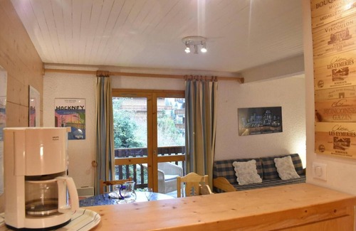 Meribel Apartment | 250m from ski slopes, 2nd floor, balcony, tv, ski locker, 50m², Méribel