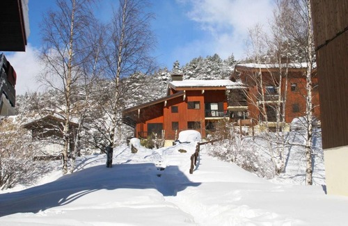 Villarodin-Bourget Apartment | 250m from ski slopes, 1st floor, terrace, parking, tv, ski locker, 30m², La Norma
