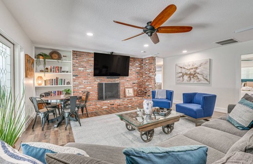 Bearss Plaza House | 252 m² House ∙ 4 bedrooms ∙ 17 guests